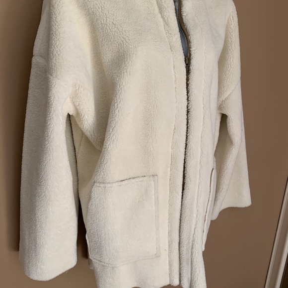 New Michael Stars jacket in beautiful ivory sherpa. Cozy fit and warm Size M. - Picture 4 of 5